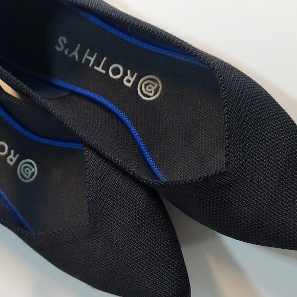 Black Rothy Point Flat (9) with box - Picture 1 of 6